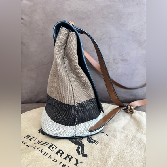 Burberry cross body purse - Picture 5 of 8